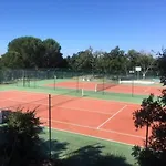 Mazet Mireille Climatise Pour 4 Personnes Avec Tennis Et Piscine A La Londes-les-maures