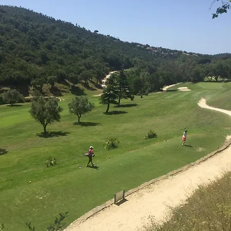Mazet Mireille Climatise Pour 4 Personnes Avec Tennis Et Piscine A La Londes-les-maures וילה