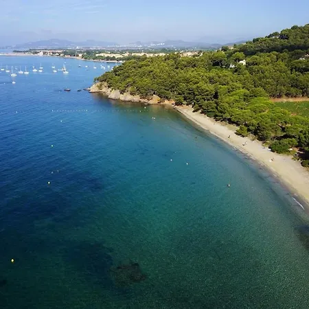 Mazet Mireille Climatise Pour 4 Personnes Avec Tennis Et Piscine A La Londes-les-maures Villa La Londe-les-Maures