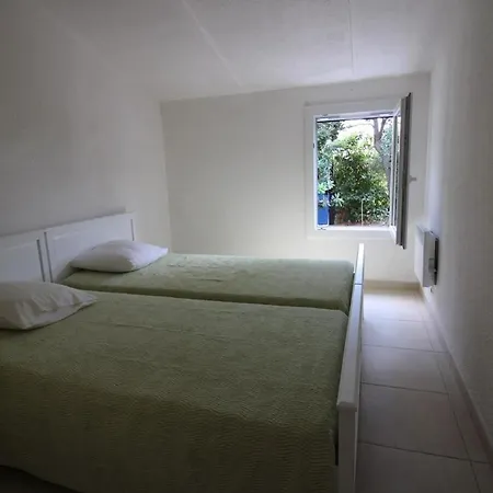 Villa Mazet Mireille Climatise Pour 4 Personnes Avec Tennis Et Piscine A La Londes-les-maures La Londe-les-Maures