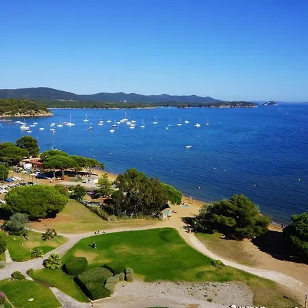 Mazet Mireille Climatise Pour 4 Personnes Avec Tennis Et Piscine A La Londes-les-maures *