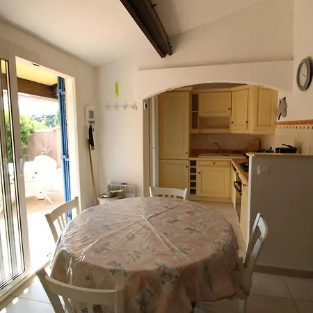 Mazet Mireille Climatise Pour 4 Personnes Avec Tennis Et Piscine A La Londes-les-maures * La Londe-les-Maures