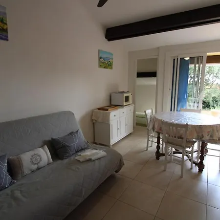 Mazet Mireille Climatise Pour 4 Personnes Avec Tennis Et Piscine A La Londes-les-maures Villa
