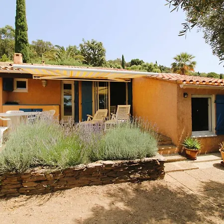 Mazet Mireille Climatise Pour 4 Personnes Avec Tennis Et Piscine A La Londes-les-maures Villa
