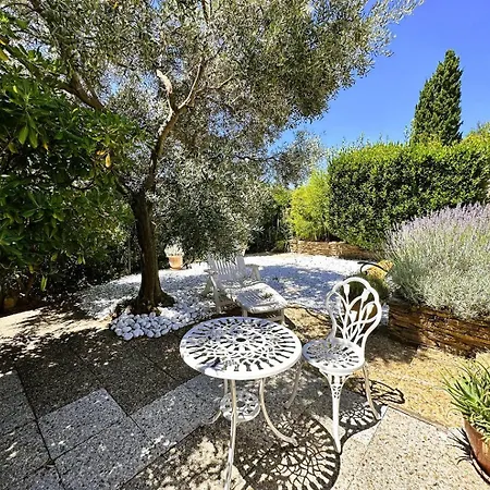 Villa Mazet Mireille Climatise Pour 4 Personnes Avec Tennis Et Piscine A La Londes-les-maures *
